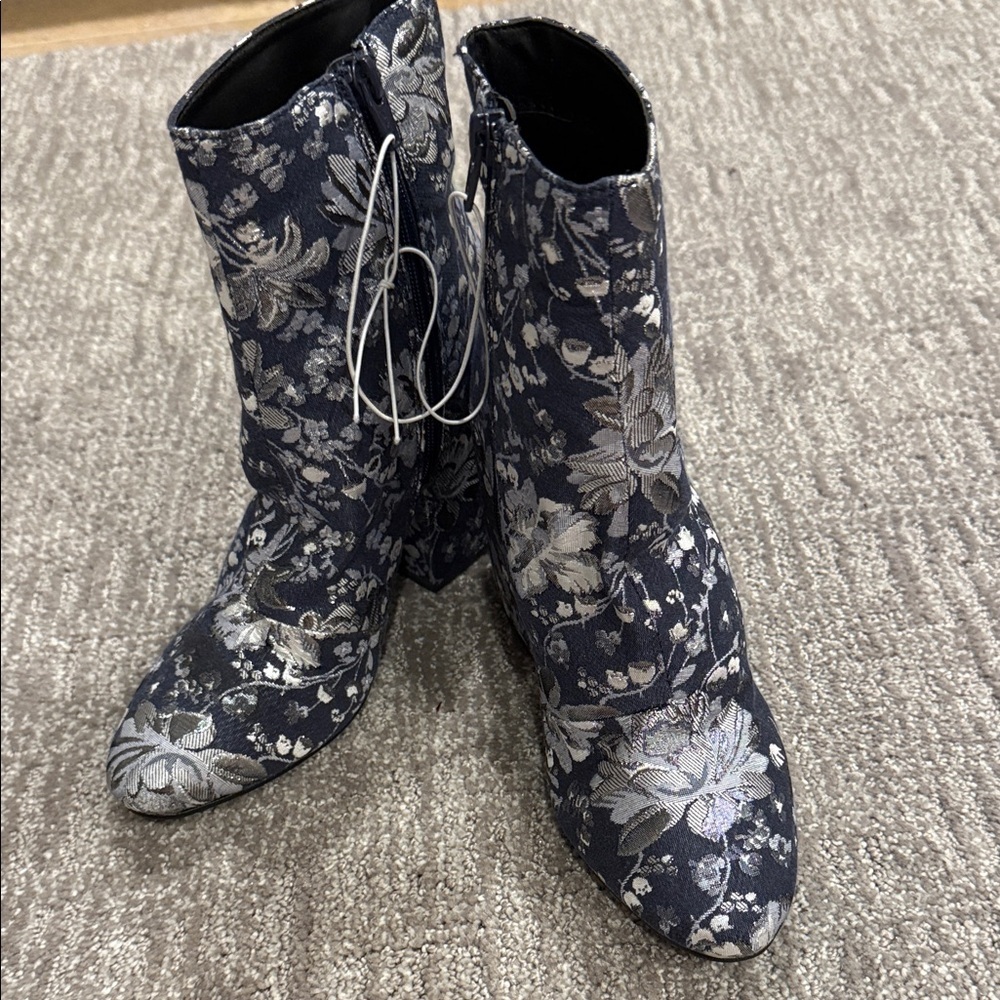 Merona Arie Women's Blue & Silver Floral Patterned Brocade Boots Size 7
